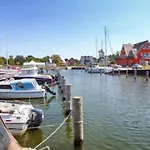 Lotsenhaus Am Breetzer Bodden Σπίτι διακοπών *