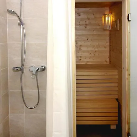 Holiday home Lotsenhaus Am Breetzer Bodden