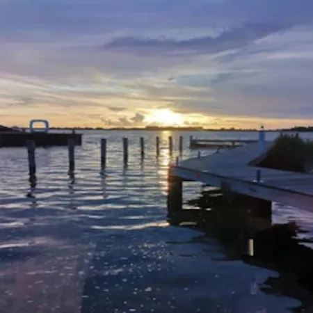 Holiday home Lotsenhaus Am Breetzer Bodden