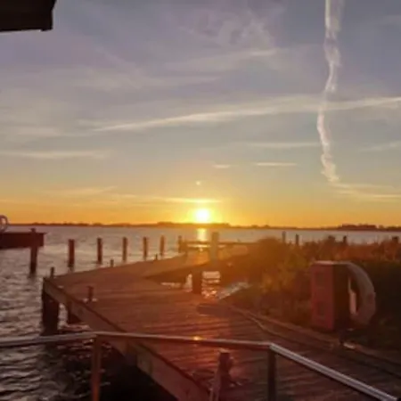 Holiday home Lotsenhaus Am Breetzer Bodden