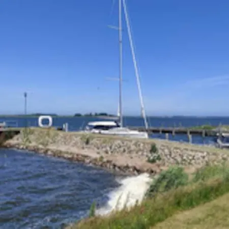 Holiday home Lotsenhaus Am Breetzer Bodden