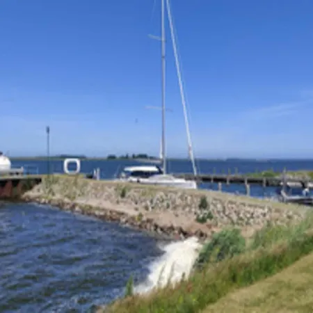 Lotsenhaus Am Breetzer Bodden *